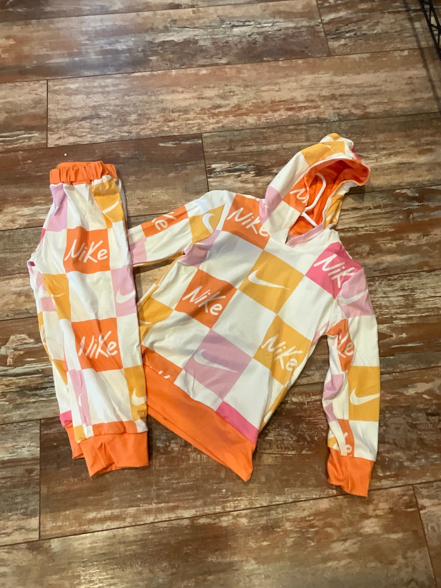 Ni*e Colored Pant Set